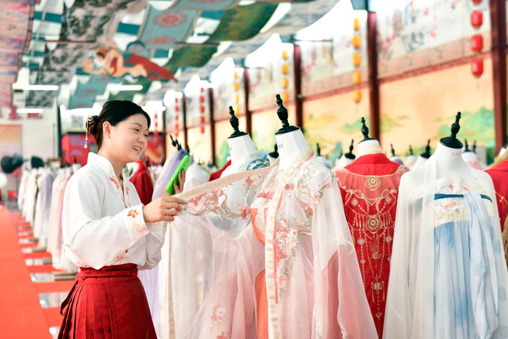 
杭州西溪医院黄牛代挂号电话票贩子号贩子网上预约挂号,住院检查加快,包裹里的“新”活力——“双十一”消费观察