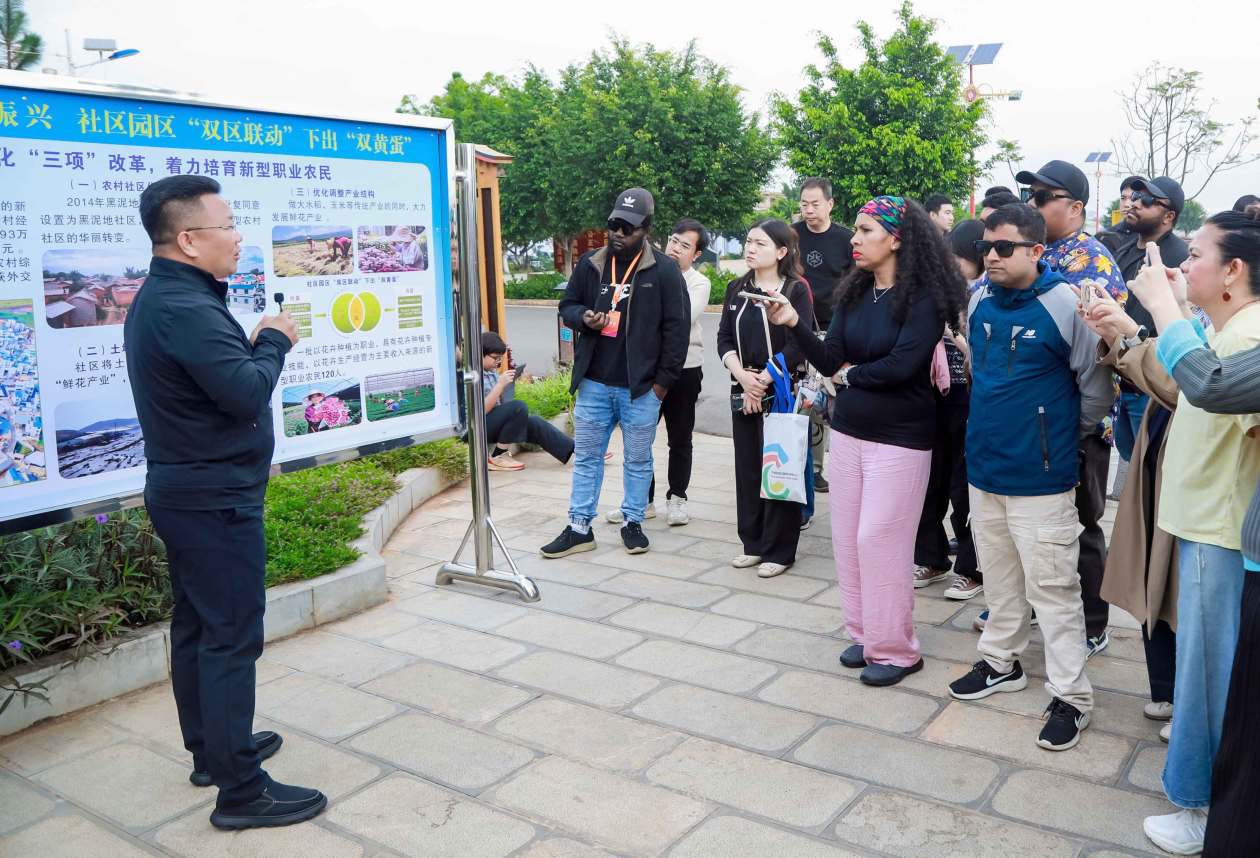 
北京八大处整形医院黄牛代挂号电话票贩子号贩子网上预约挂号,住院检查加快,14国记者走进云南“七彩社区” 见证中国乡村振兴巨变