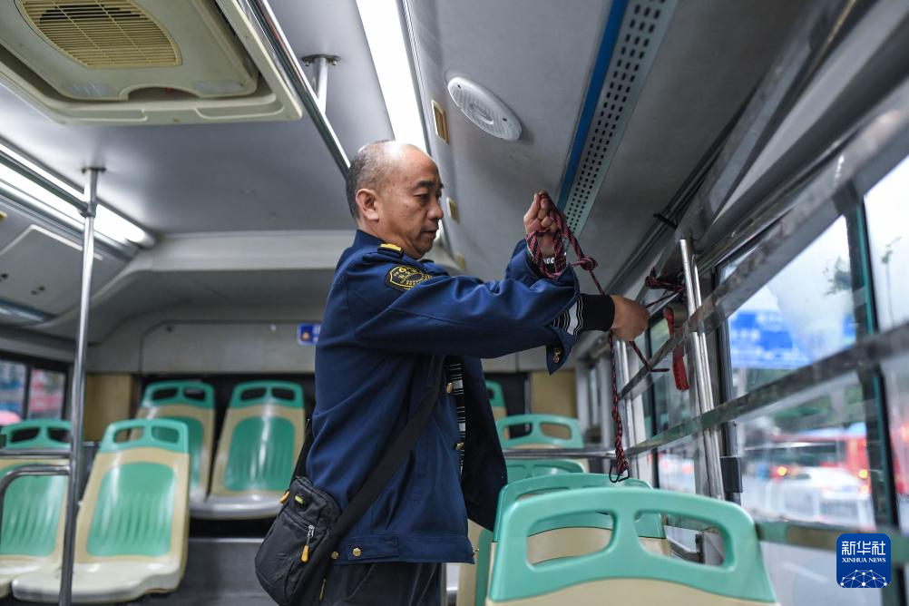 
广州各大医院黄牛代挂号电话票贩子号贩子网上预约挂号,住院检查加快,图片故事丨这趟城乡公交，载满人间烟火和城市温度