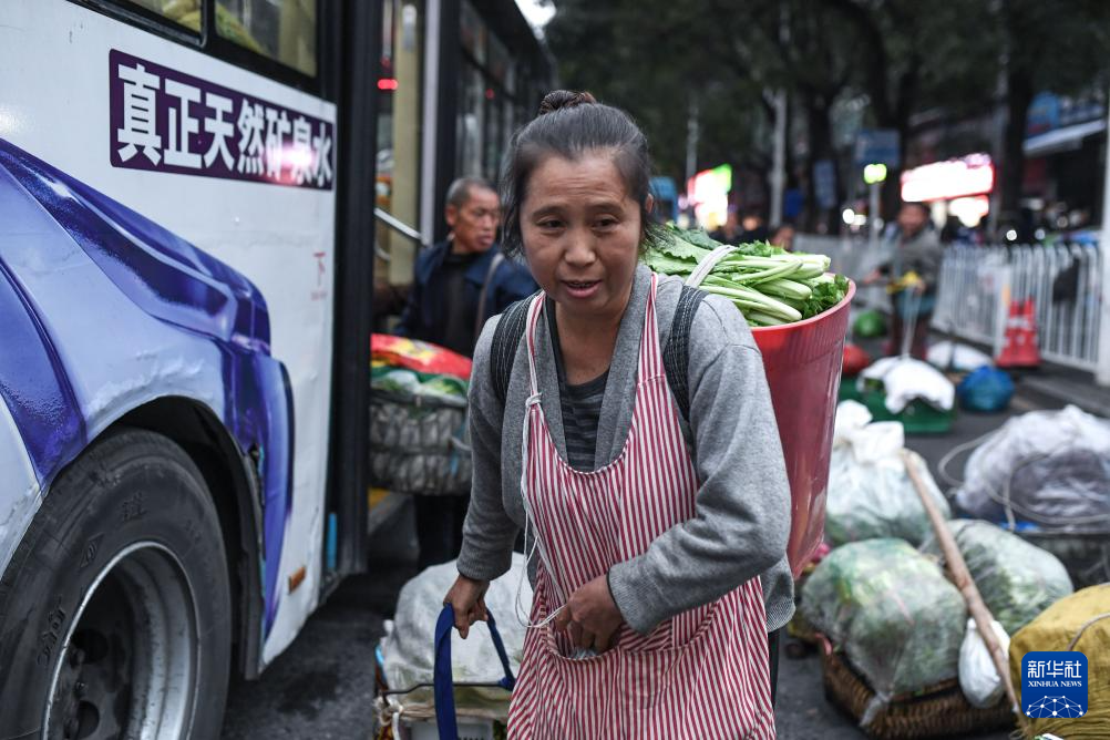 
广州各大医院黄牛代挂号电话票贩子号贩子网上预约挂号,住院检查加快,图片故事丨这趟城乡公交，载满人间烟火和城市温度