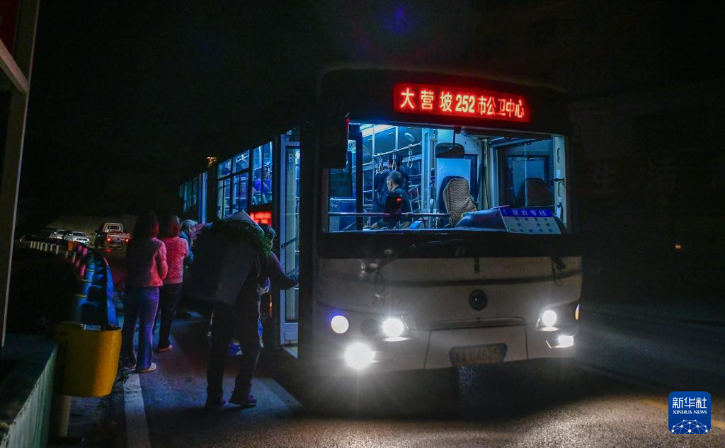 
广州各大医院黄牛代挂号电话票贩子号贩子网上预约挂号,住院检查加快,图片故事丨这趟城乡公交，载满人间烟火和城市温度