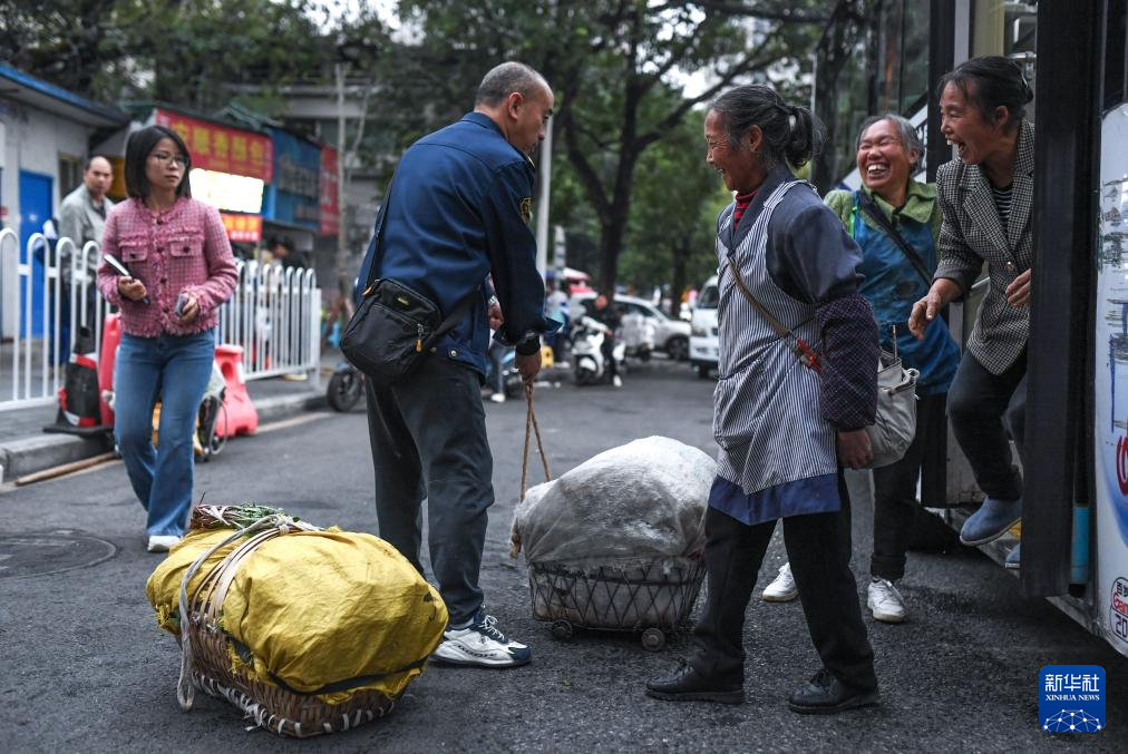 
广州各大医院黄牛代挂号电话票贩子号贩子网上预约挂号,住院检查加快,图片故事丨这趟城乡公交，载满人间烟火和城市温度