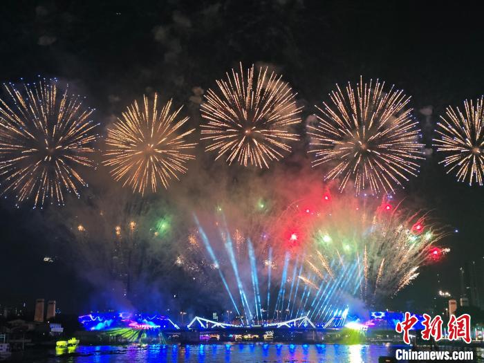 
中山一院黄牛代挂号电话票贩子号贩子网上预约挂号,住院检查加快,曼谷湄南河沿岸举办为期一个月的灯光秀