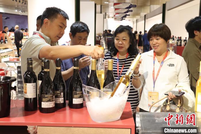 
北京同仁医院黄牛代挂号电话票贩子号贩子网上预约挂号,住院检查加快,以“侨”为桥承接溢出效应 侨乡青田续写进博故事