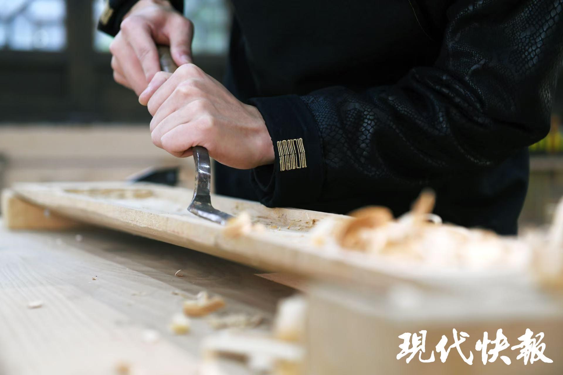 
北京大学第三医院黄牛代挂号电话票贩子号贩子网上预约挂号,住院检查加快,文化中国行·新文化“兴”青年｜一斧一凿，木头里传来高山流水