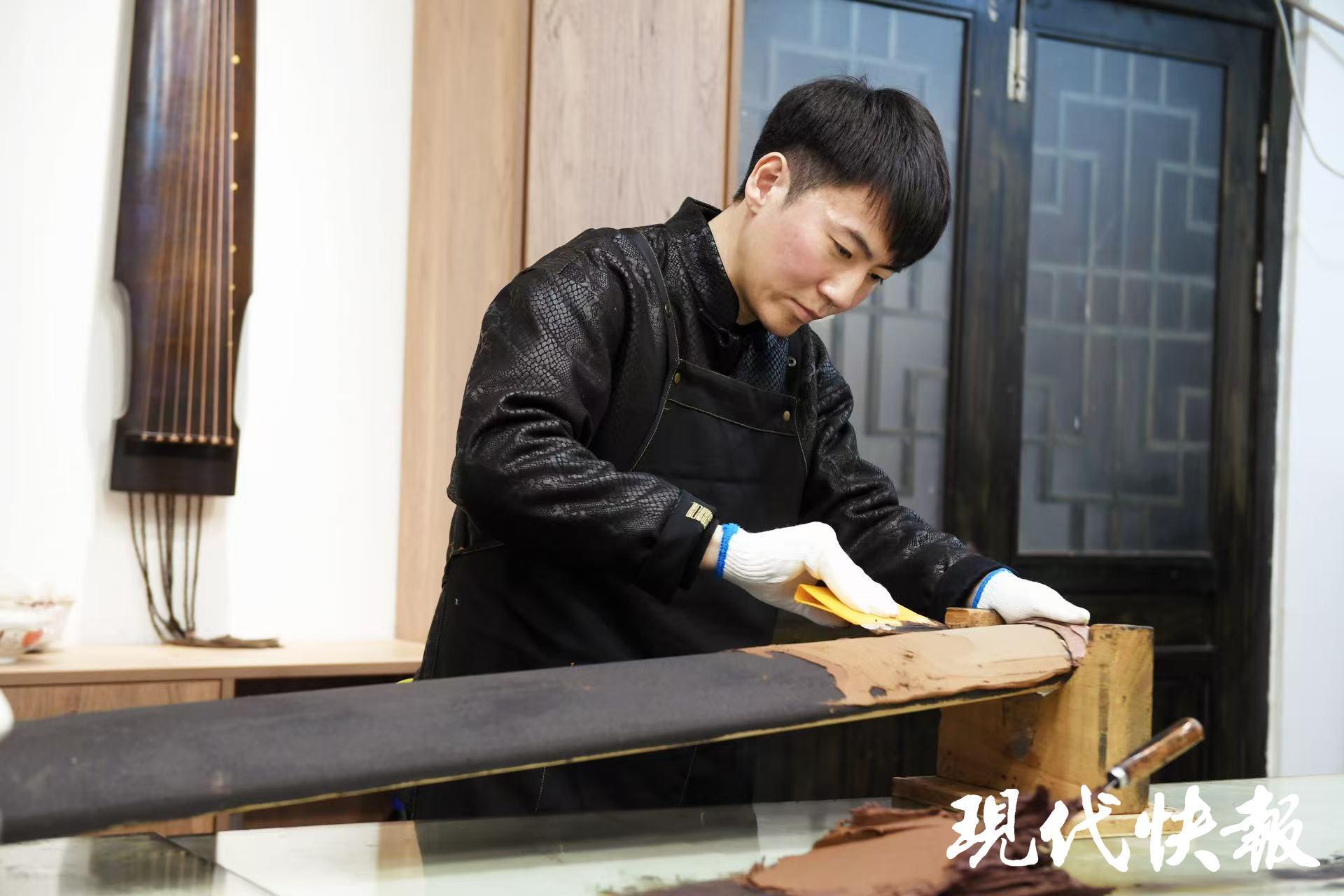 
北京大学第三医院黄牛代挂号电话票贩子号贩子网上预约挂号,住院检查加快,文化中国行·新文化“兴”青年｜一斧一凿，木头里传来高山流水