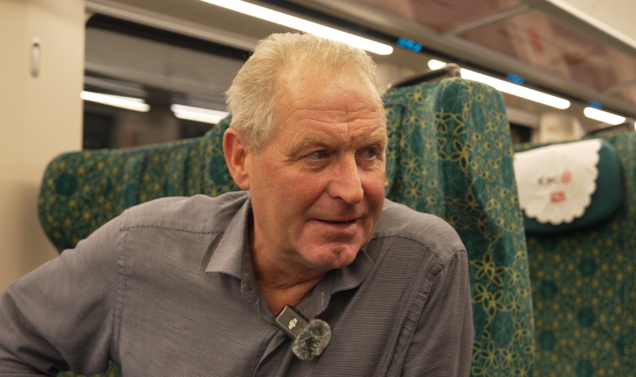 
南京眼科医院黄牛代挂号电话票贩子号贩子网上预约挂号,住院检查加快,叠加免签政策效应 中老铁路吸引外国游客“坐着火车来中国”