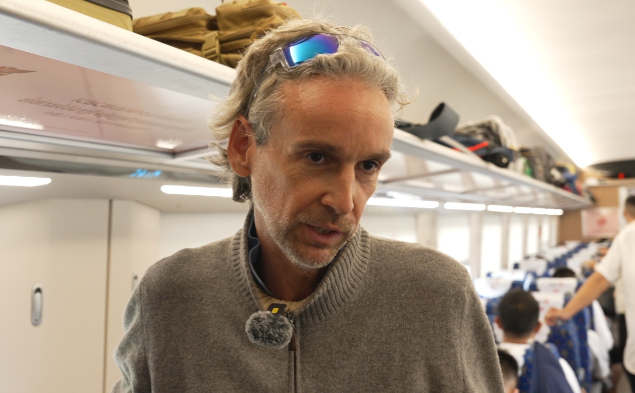 
南京眼科医院黄牛代挂号电话票贩子号贩子网上预约挂号,住院检查加快,叠加免签政策效应 中老铁路吸引外国游客“坐着火车来中国”