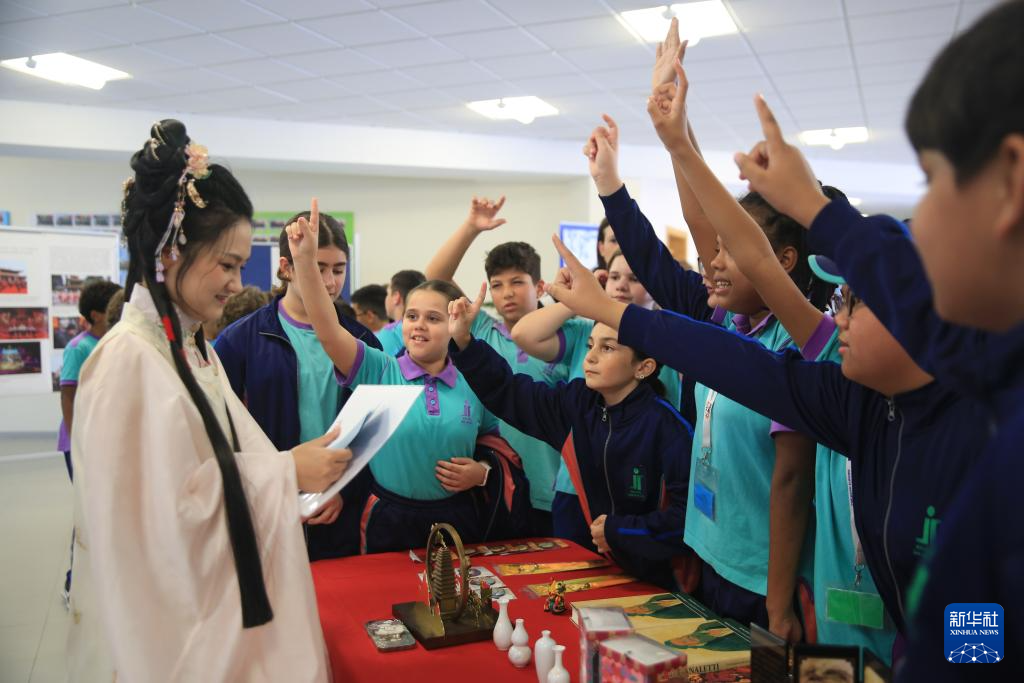 
南京各大医院黄牛代挂号电话票贩子号贩子网上预约挂号,住院检查加快,通讯丨“这是了解中国文化的一扇窗”——记马耳他中学生参观“永恒的孔子”主题图片展