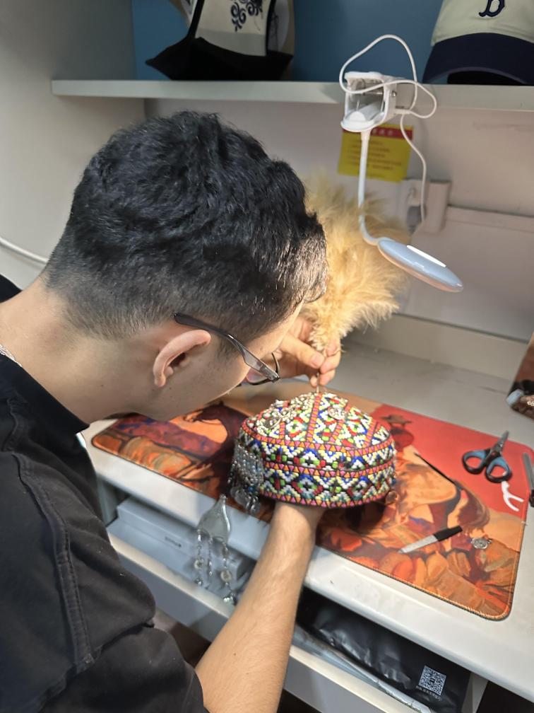 
西安市儿童医院黄牛代挂号电话票贩子号贩子网上预约挂号,住院检查加快,拿得了绣花针，舞得了巨龙——这位哈萨克族小伙的跨界人生