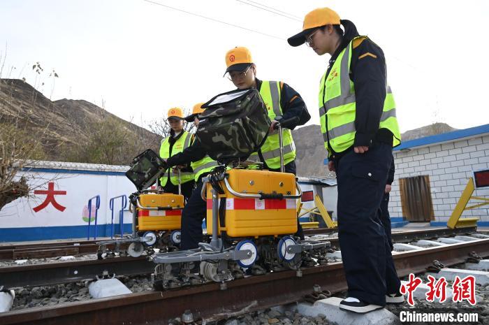 
天津各大医院黄牛代挂号电话票贩子号贩子网上预约挂号,住院检查加快,世界海拔最高铁路首支“女子探伤班”在西藏拉萨亮相