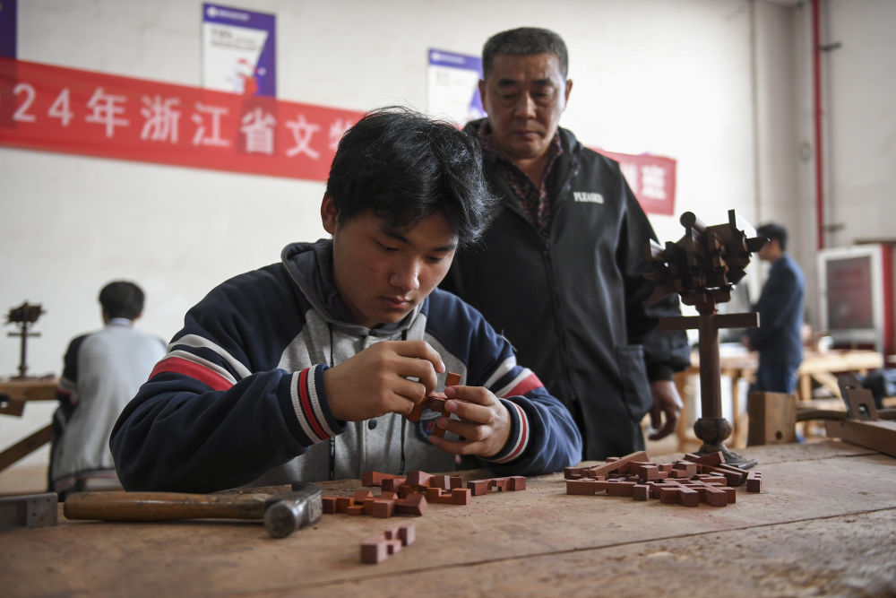 
北京积水潭医院黄牛代挂号电话票贩子号贩子网上预约挂号,住院检查加快,国道之行 海阔天空｜古建的守护与传承者
