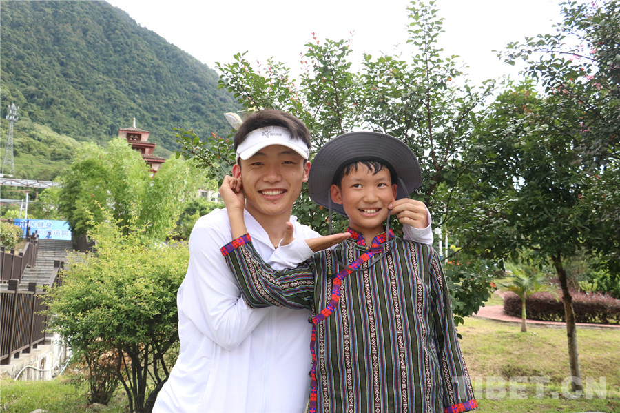 
上海肿瘤医院黄牛代挂号电话票贩子号贩子网上预约挂号,住院检查加快,从黄河之滨到莲花秘境 他们的支教生活这么过！