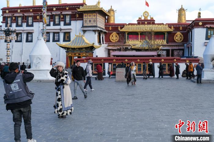 
北京空军总医院黄牛代挂号电话票贩子号贩子网上预约挂号,住院检查加快,游客畅游冬日西藏