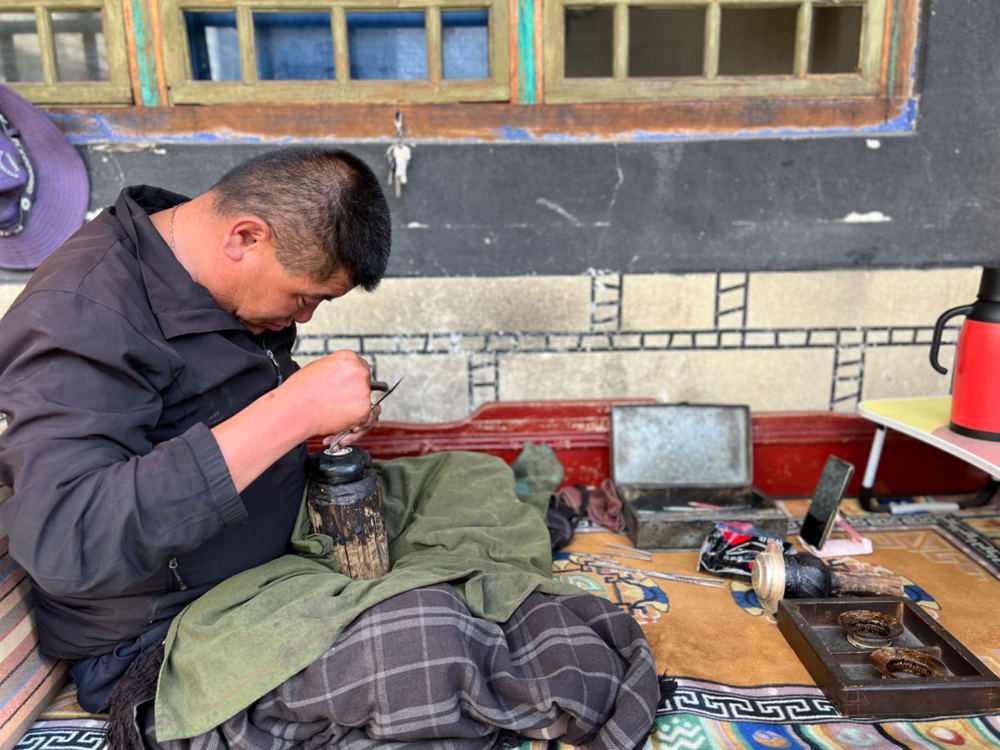 
浙江中医药第二医院黄牛代挂号电话票贩子号贩子网上预约挂号,住院检查加快,拉萨探访：难得一见的西藏古艺丨共同富裕中国行