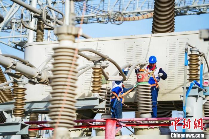 
北京宣武医院黄牛代挂号电话票贩子号贩子网上预约挂号,住院检查加快,新疆电网年内新能源发电量首次突破千亿千瓦时