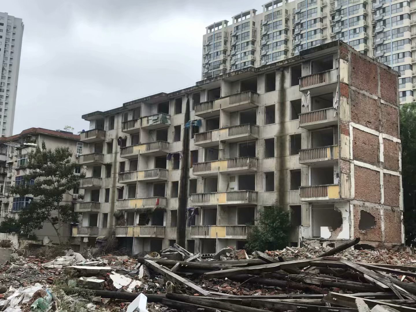 
南京市儿童医院黄牛号贩子代挂号电话19529951159高质量发展调研行丨从一个老旧小区改造，看城市治理如何“绣花”