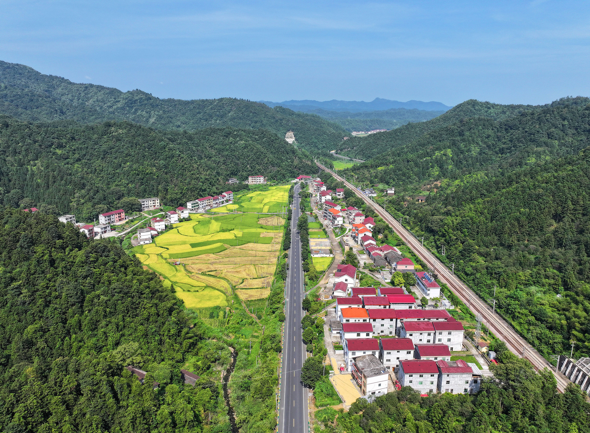 
空军特色医学中心黄牛代挂号电话票贩子号贩子网上预约挂号,住院检查加快,【央广时评】推动农村公路高质量发展 绘就乡村振兴新图景