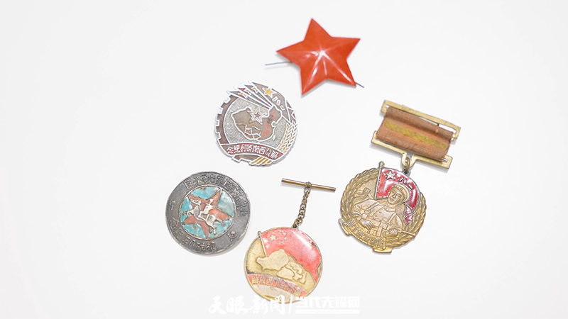 
广州中医院黄牛代挂号电话票贩子号贩子网上预约挂号,住院检查加快,“90后”对话“90后”①｜“红飘带”里忆英雄：残留在身体里的无声勋章