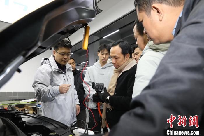 
北京儿研所黄牛代挂号电话票贩子号贩子网上预约挂号,住院检查加快,印尼教师赴广西汽车城学习新能源汽车技术