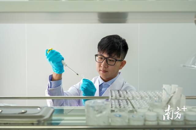 
南京各大医院黄牛代挂号电话票贩子号贩子网上预约挂号,住院检查加快,生于1999：“回归宝宝”湾区逐梦｜南方深读