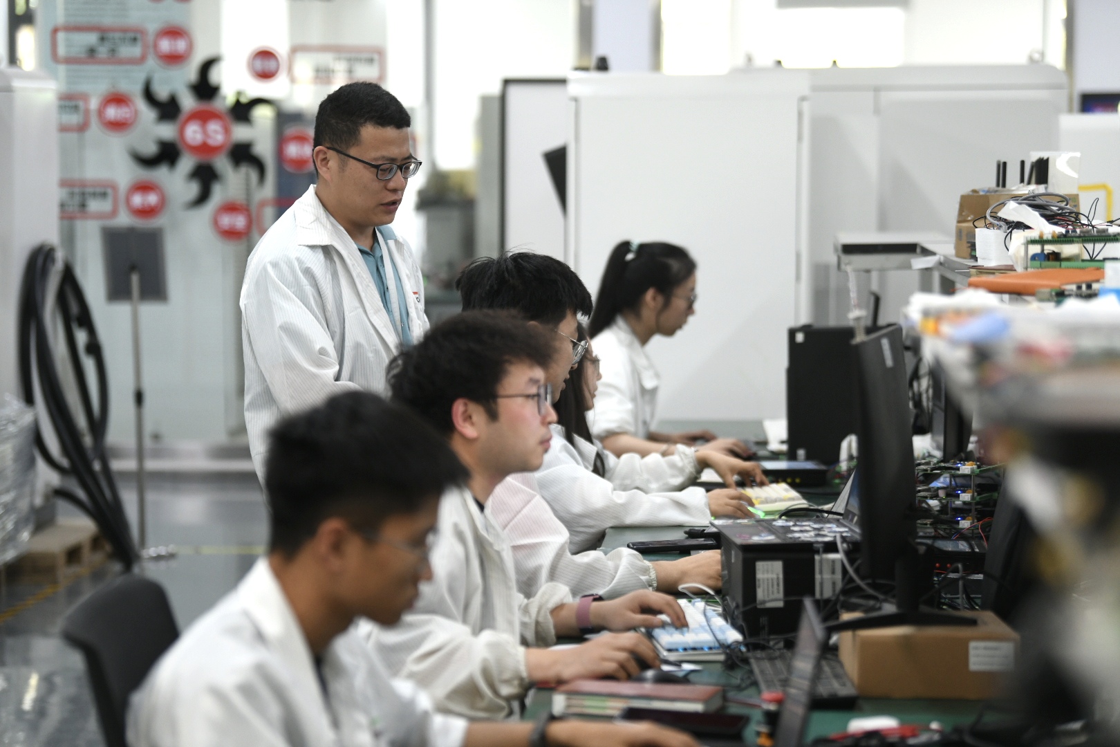 
北京安定医院黄牛代挂号电话票贩子号贩子网上预约挂号,住院检查加快,一节新能源电池的寻“绿”之旅