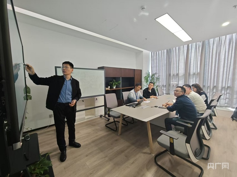 
上海仁济医院黄牛代挂号电话票贩子号贩子网上预约挂号,住院检查加快,【人民城市·温情中国】以科技“高度”守护民生“温度”