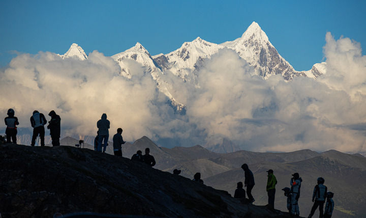 
北大医院黄牛代挂号电话票贩子号贩子网上预约挂号,住院检查加快,续写“天路”新传奇