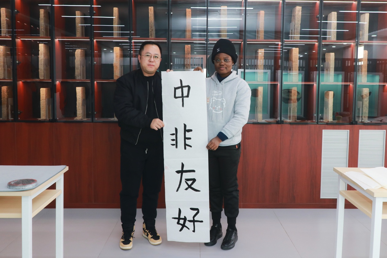 
长沙湘雅医院黄牛代挂号电话票贩子号贩子网上预约挂号,住院检查加快,“洋学生”中国说｜非洲姑娘爱上中国书法：“我对中华文化有了更深的热爱与敬意”