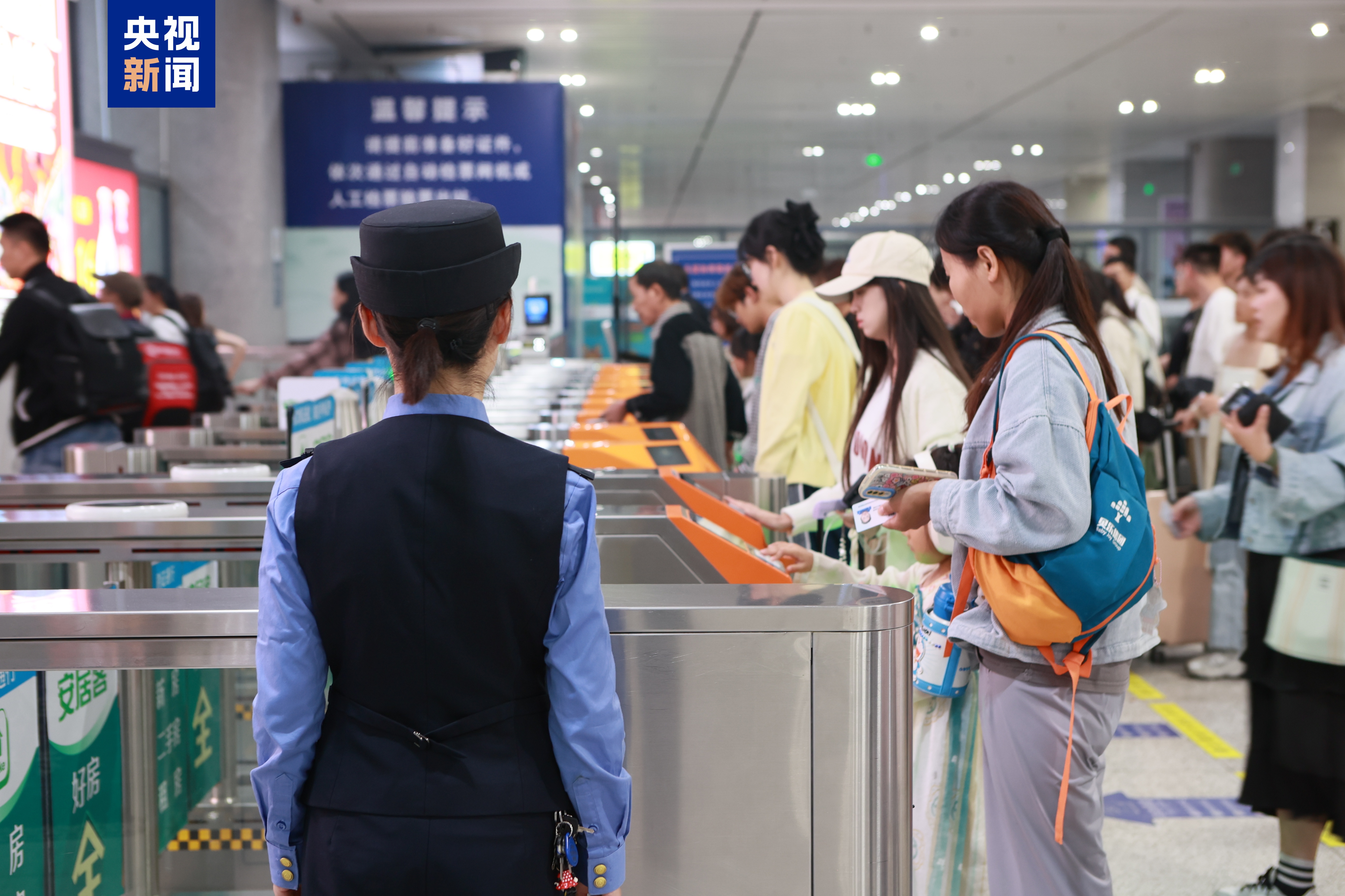 
杭州市一医院黄牛代挂号电话票贩子号贩子网上预约挂号,住院检查加快,创历史新高！全国铁路年度发送旅客首次突破40亿人次