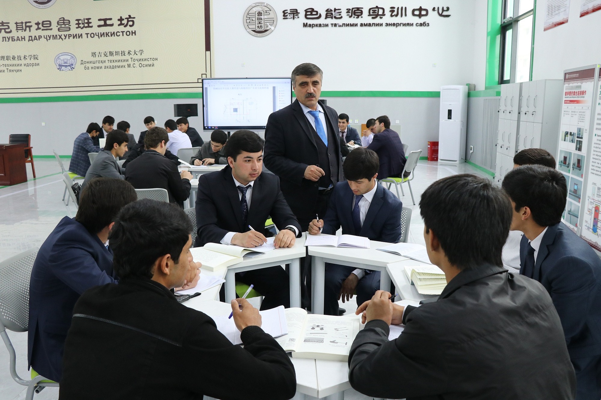 
首都医科大学附属安贞医院黄牛代挂号电话票贩子号贩子网上预约挂号,住院检查加快,一习话丨“坚定不移推进高质量共建‘一带一路’”