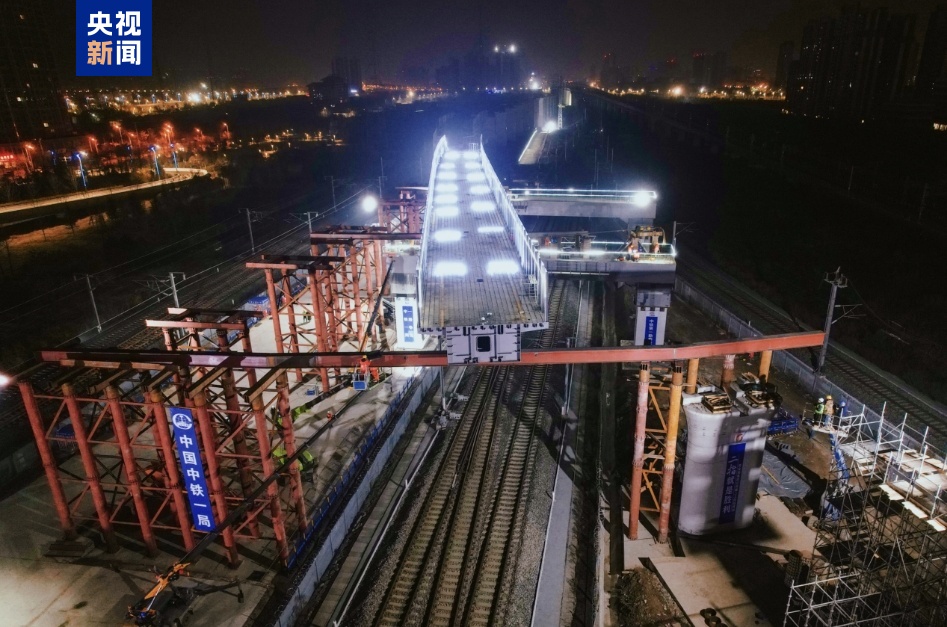 
北京同仁医院黄牛代挂号电话票贩子号贩子网上预约挂号,住院检查加快,西北最大规模枢纽站内跨既有高铁连续梁成功转体