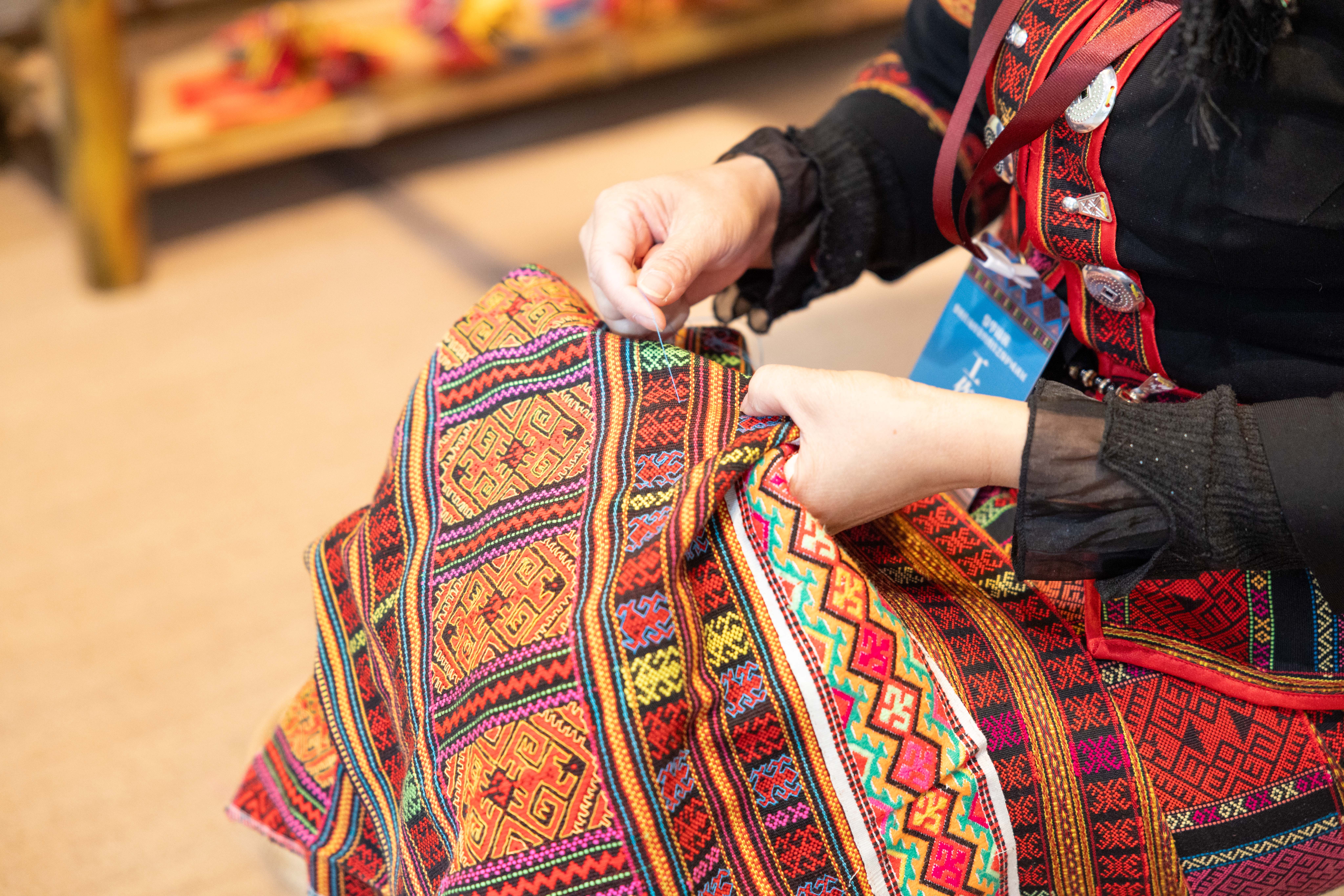 
中国医学科学院肿瘤医院黄牛代挂号电话票贩子号贩子网上预约挂号,住院检查加快,文化中国行丨“转名录”后“首秀”！黎族传统纺染织绣技艺保护成就展在北京开展