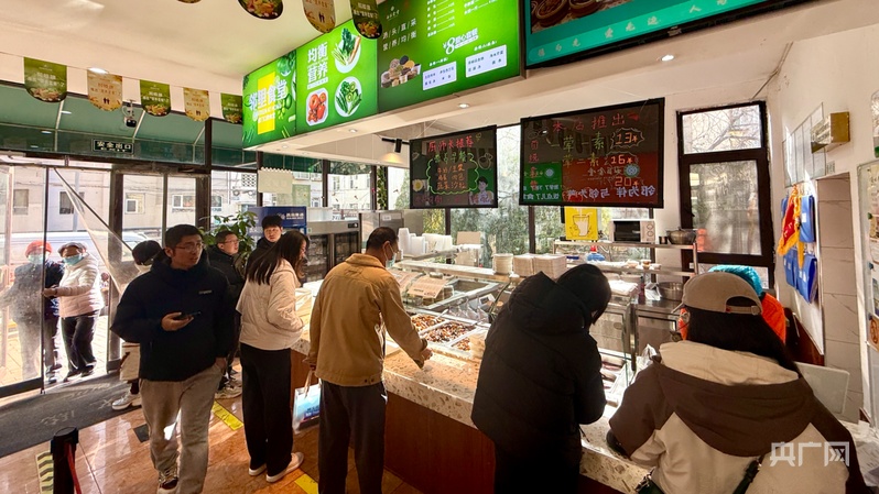 
中国中医科学院眼科医院黄牛代挂号电话票贩子号贩子网上预约挂号,住院检查加快,【人民城市·温情中国】山西太原社区食堂 小餐桌服务大民生