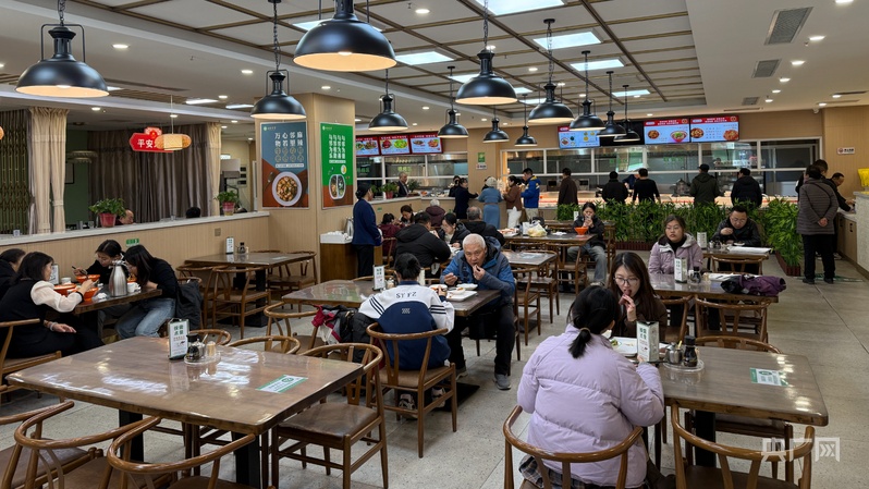 
中国中医科学院眼科医院黄牛代挂号电话票贩子号贩子网上预约挂号,住院检查加快,【人民城市·温情中国】山西太原社区食堂 小餐桌服务大民生