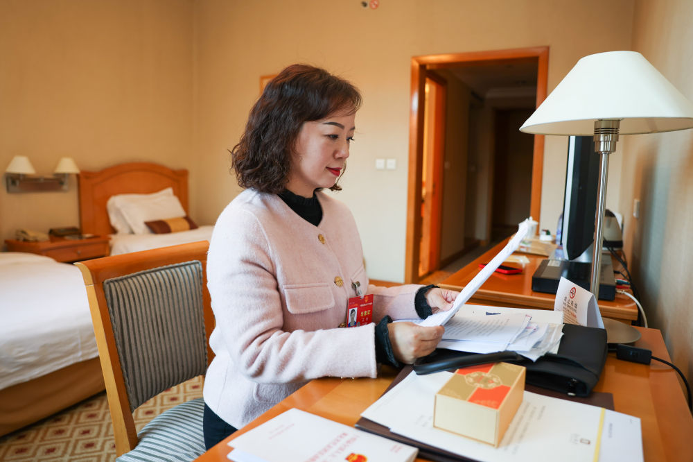 
北京各大医院黄牛代挂号电话票贩子号贩子网上预约挂号,住院检查加快,两会镜距离 | 她们的风采