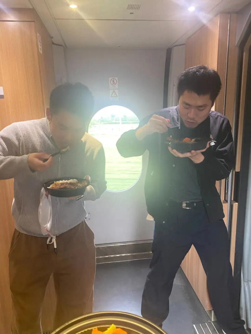 
长沙各大医院黄牛代挂号电话票贩子号贩子网上预约挂号,住院检查加快,高铁上，这一队“伪游客”亮了！