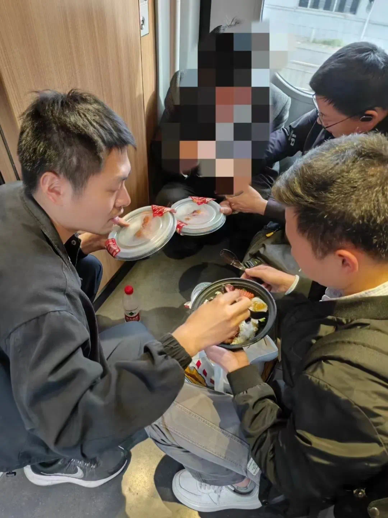 
长沙各大医院黄牛代挂号电话票贩子号贩子网上预约挂号,住院检查加快,高铁上，这一队“伪游客”亮了！
