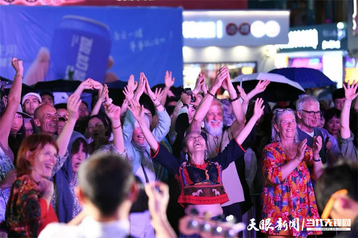 
山东大学齐鲁医院黄牛代挂号电话票贩子号贩子网上预约挂号,住院检查加快,文化中国行｜街头巷尾龙门阵② 在路边，没有边