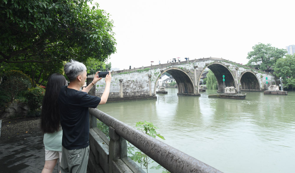 
杭州市富阳中医骨伤医院黄牛代挂号电话票贩子号贩子网上预约挂号,住院检查加快,新华全媒+·中国大运河申遗成功十周年｜在京杭大运河南端来场“City Walk”