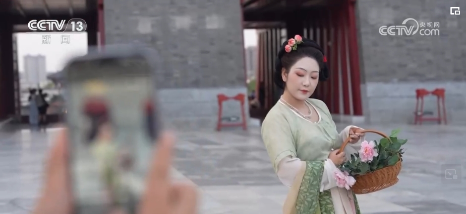 
上海眼耳鼻喉科医院黄牛代挂号电话票贩子号贩子网上预约挂号,住院检查加快,历史是底气！着华服、绾青丝、点朱丹……文化“穿”在百姓身上