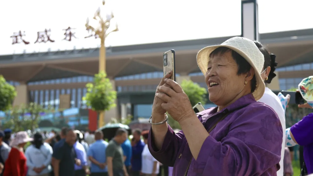 
北京同仁医院黄牛代挂号电话票贩子号贩子网上预约挂号,住院检查加快,今日开通！网友赞叹：家乡通高铁啦！