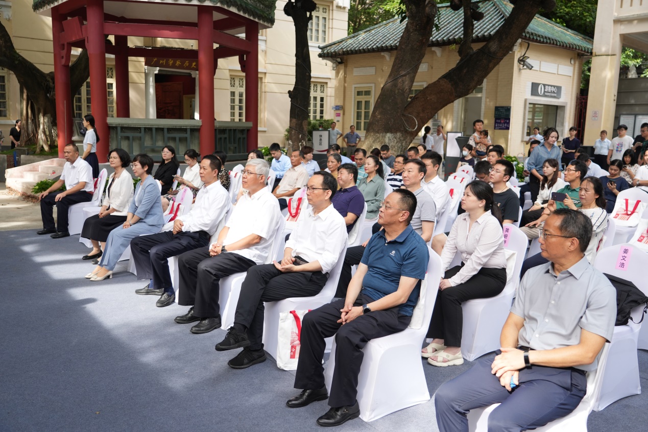 
江苏省中西医结合医院黄牛代挂号电话票贩子号贩子网上预约挂号,住院检查加快,“雨花侨魂——雨花英烈事迹展”在广州揭幕