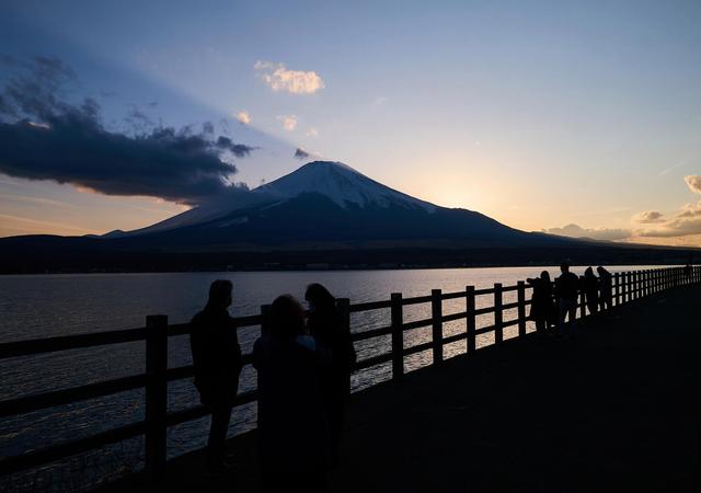 
302医院黄牛号贩子票贩子代网上预约代挂号电话日本富士山静冈县一侧5天内4游客死亡