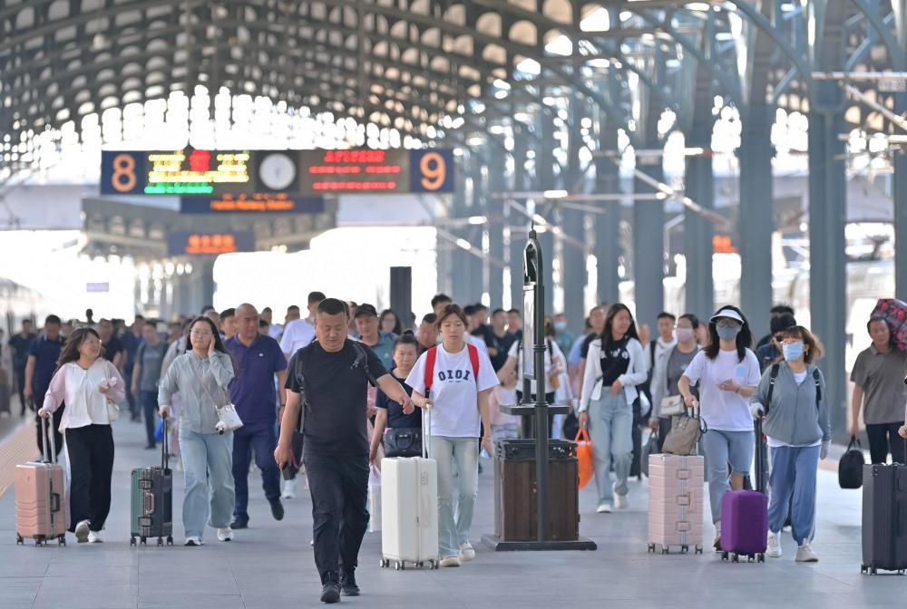 
南京各大医院黄牛代挂号电话票贩子号贩子网上预约挂号,住院检查加快,暑运一线观察：旅游出行火爆 各地优化服务保障