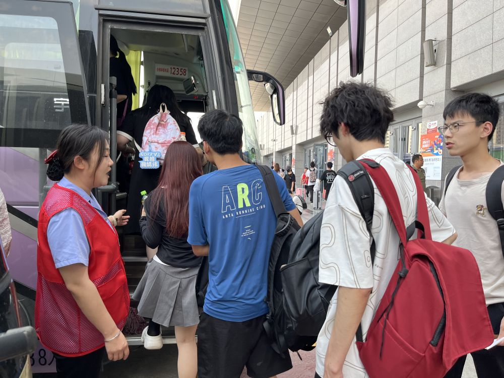
南京各大医院黄牛代挂号电话票贩子号贩子网上预约挂号,住院检查加快,暑运一线观察：旅游出行火爆 各地优化服务保障