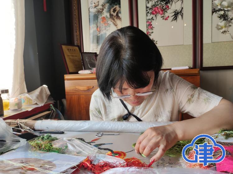 
广东省人民医院黄牛代挂号电话票贩子号贩子网上预约挂号,住院检查加快,【何以中国 运载千秋】千针万线，百年传承，联升斋里风景“绣”美……