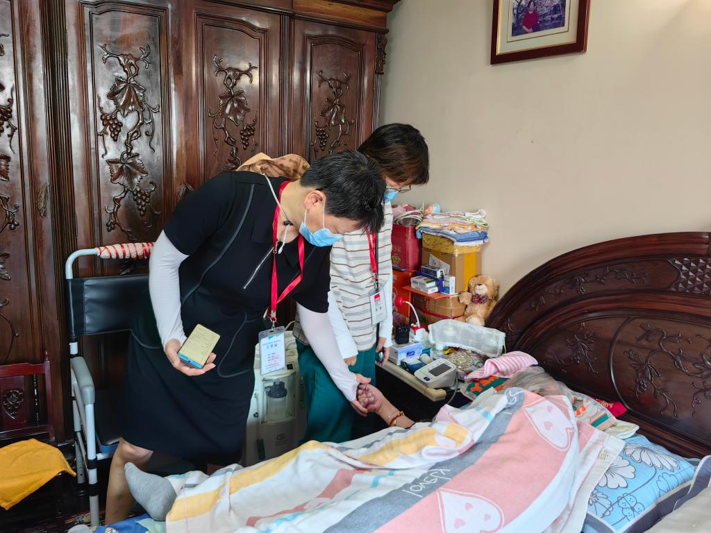
成都华西医院黄牛代挂号电话票贩子号贩子网上预约挂号,住院检查加快,财经聚焦｜养老照护新职业涌现，专业人才缺口大