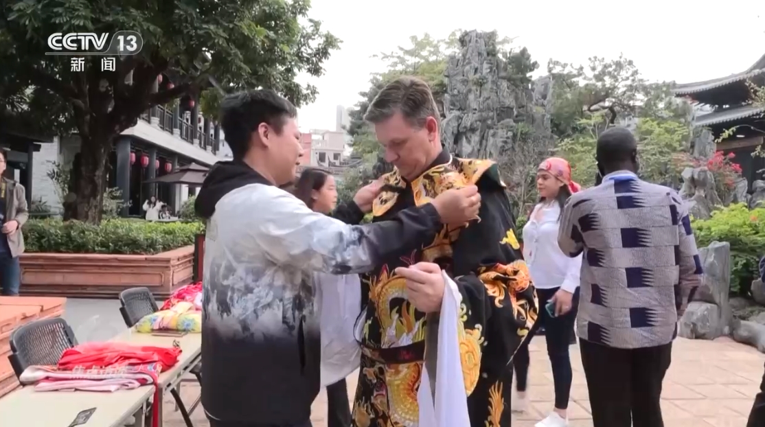 
北京协和医院黄牛代挂号电话票贩子号贩子网上预约挂号,住院检查加快,焦点访谈：火热的暑期 “中国游”圈粉海外客