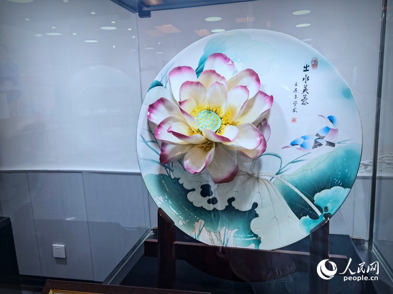 
北京肿瘤医院黄牛代挂号电话票贩子号贩子网上预约挂号,住院检查加快,【何以中国 行走河南】洛阳“牡丹”瓷上“绽放”
